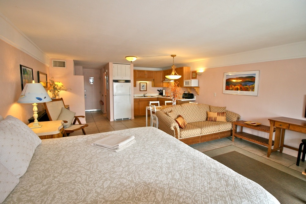 Cedar Cove Hotel Room 211